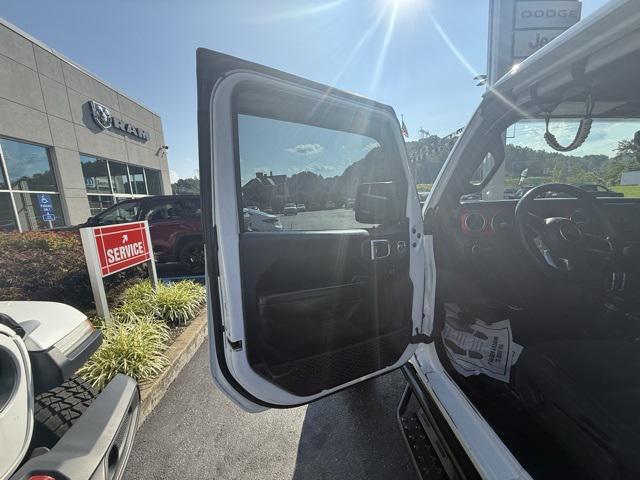 used 2021 Jeep Gladiator car, priced at $27,497