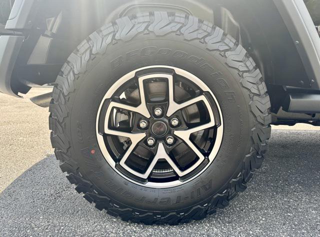 new 2025 Jeep Wrangler car, priced at $54,245