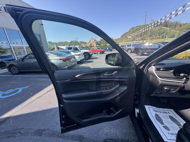 new 2025 Jeep Grand Cherokee L car, priced at $42,405