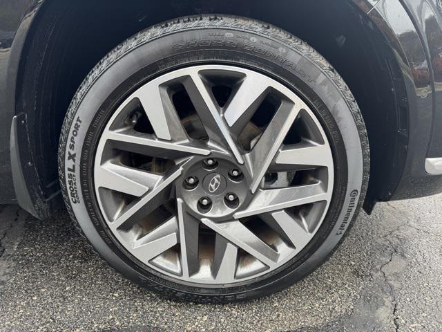 used 2023 Hyundai Santa Fe car, priced at $34,998