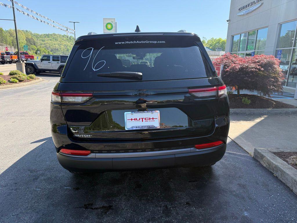 new 2026 Jeep Grand Cherokee car, priced at $43,860