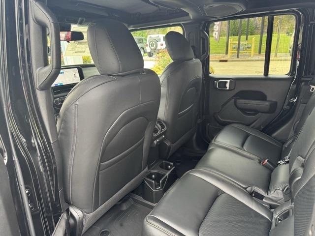 new 2025 Jeep Gladiator car, priced at $45,704