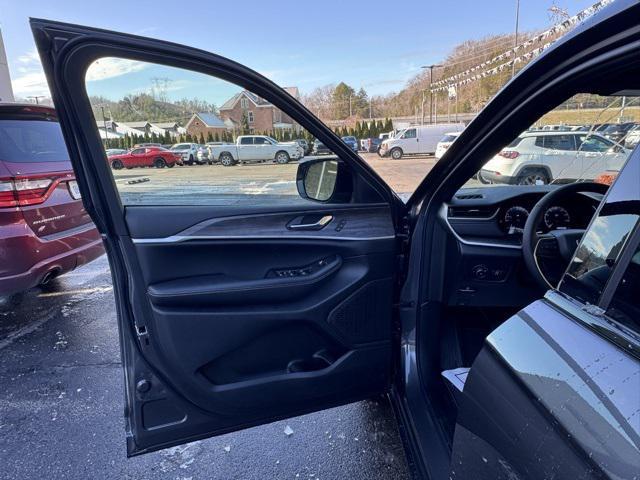 new 2025 Jeep Grand Cherokee L car, priced at $56,005