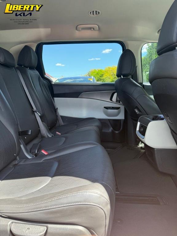used 2024 Kia Carnival car, priced at $28,997
