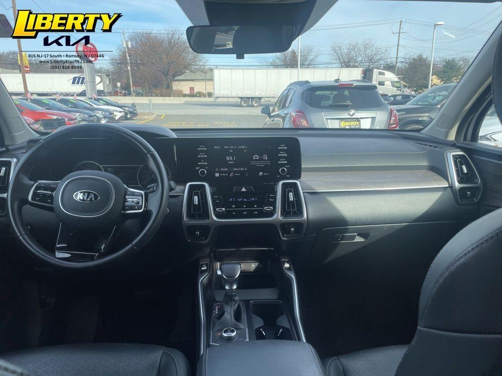 used 2021 Kia Sorento car, priced at $22,166