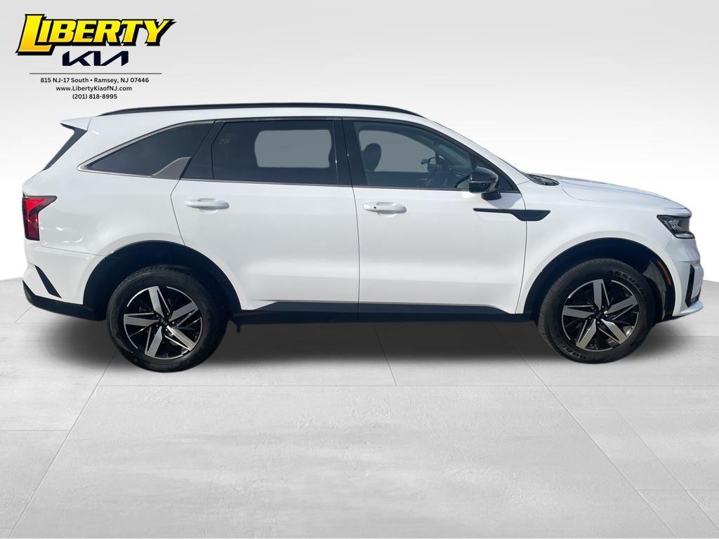 used 2021 Kia Sorento car, priced at $22,166
