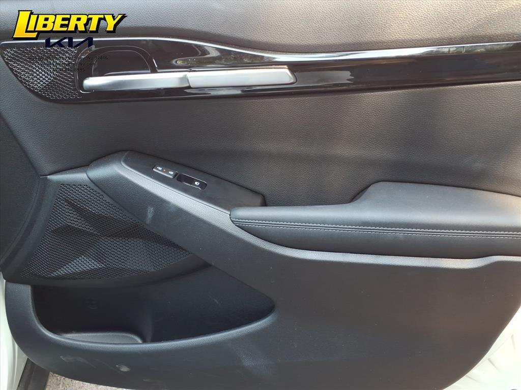 used 2025 Kia Seltos car, priced at $25,999