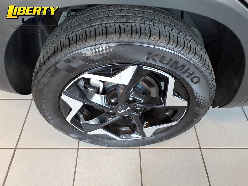 used 2025 Kia Seltos car, priced at $25,998