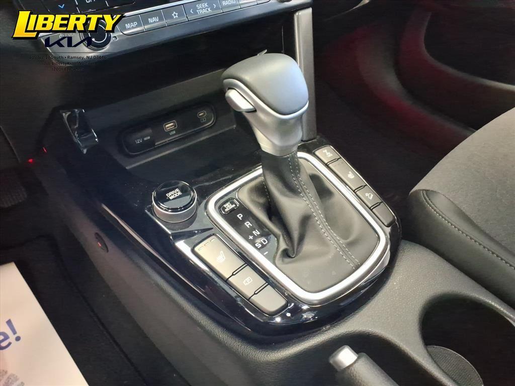 used 2025 Kia Seltos car, priced at $25,998