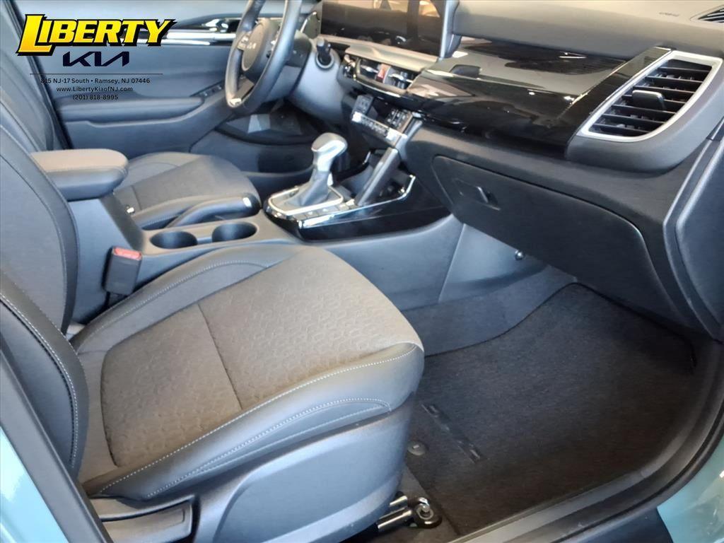used 2025 Kia Seltos car, priced at $25,998