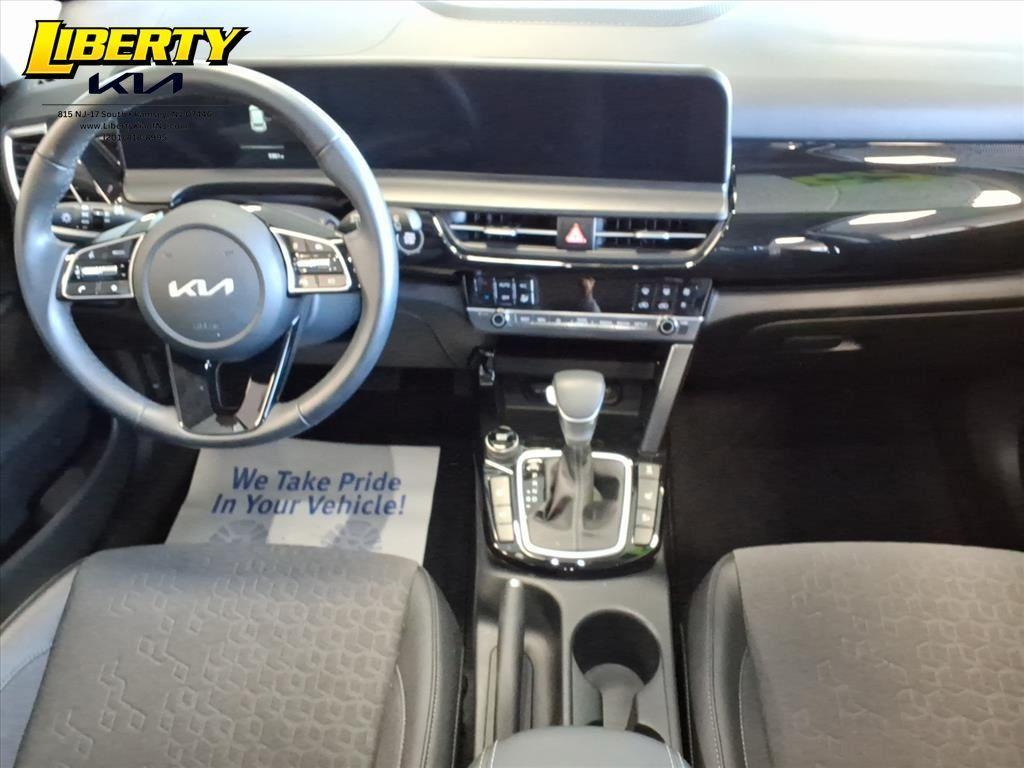 used 2025 Kia Seltos car, priced at $25,998