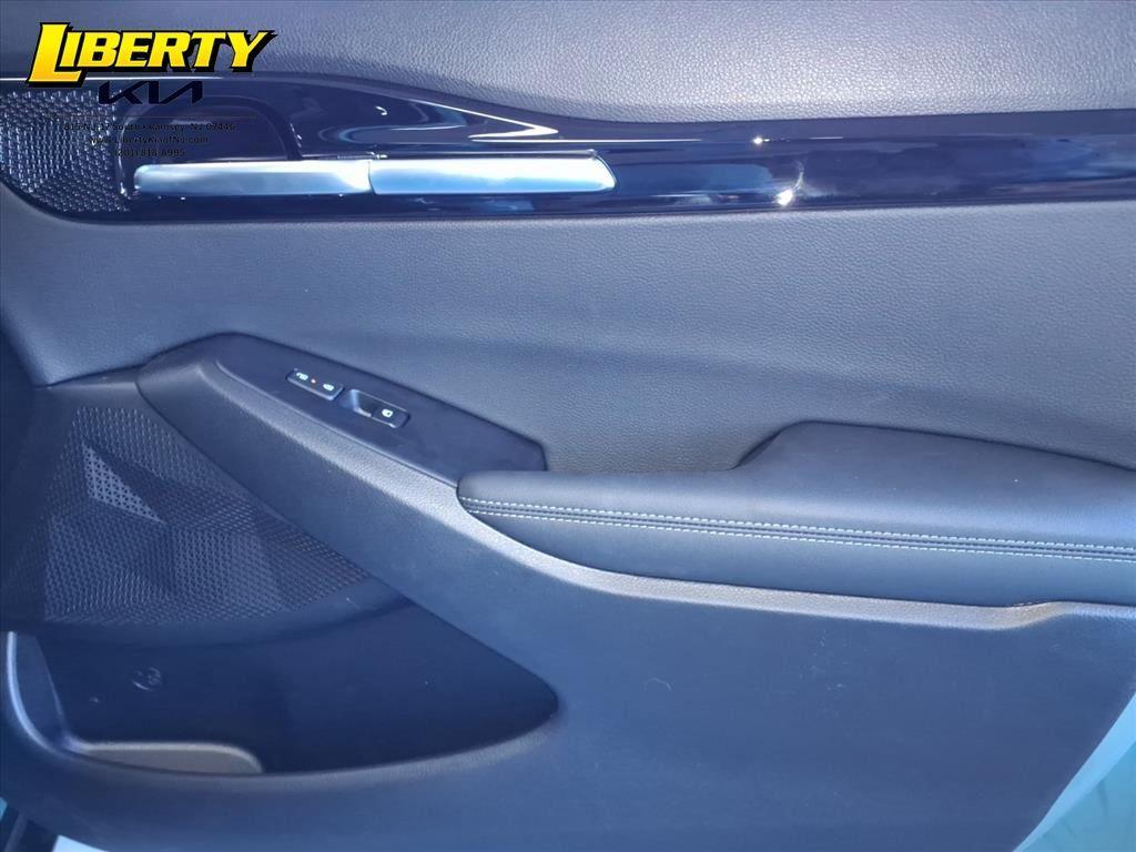 used 2025 Kia Seltos car, priced at $25,998