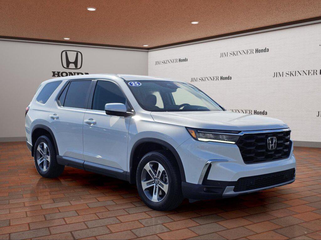 new 2025 Honda Pilot car, priced at $48,103