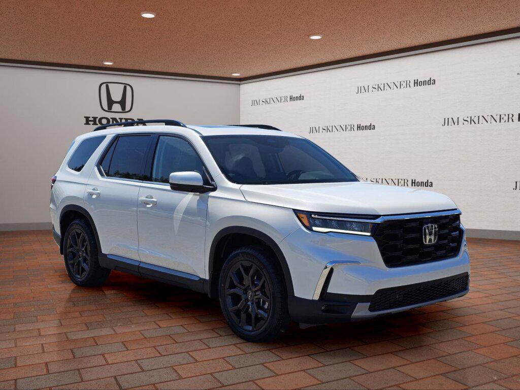 new 2025 Honda Pilot car, priced at $52,202