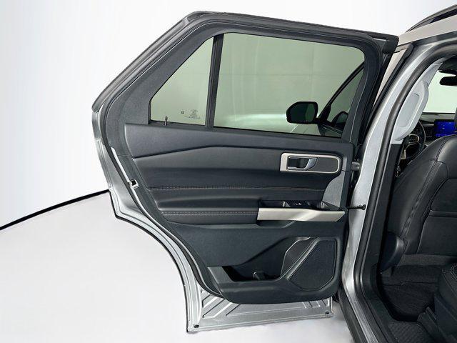 2023 Iconic Silver Metallic Ford Explorer
