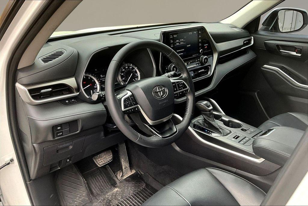 used 2022 Toyota Highlander car, priced at $33,793