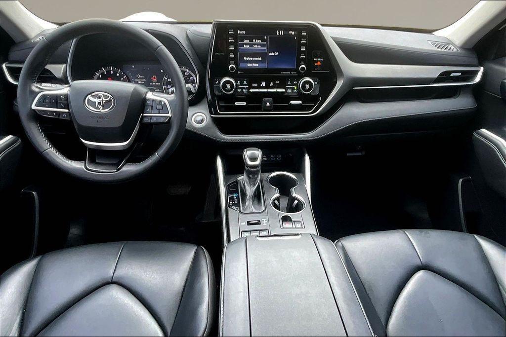 used 2022 Toyota Highlander car, priced at $33,793