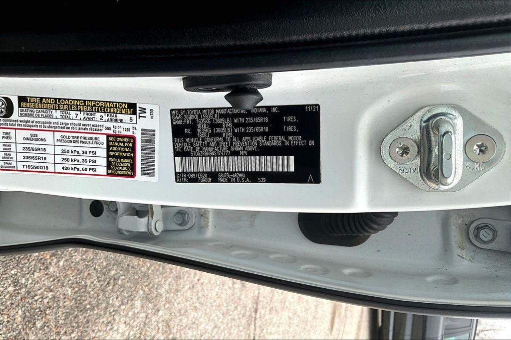 used 2022 Toyota Highlander car, priced at $33,793
