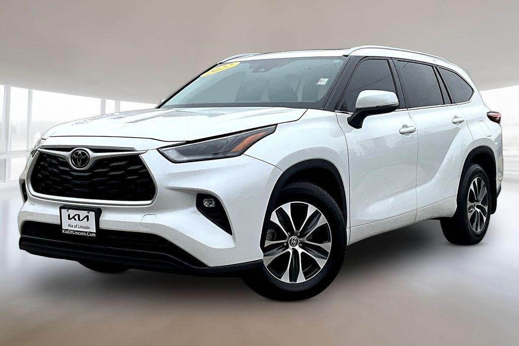 used 2022 Toyota Highlander car, priced at $33,793