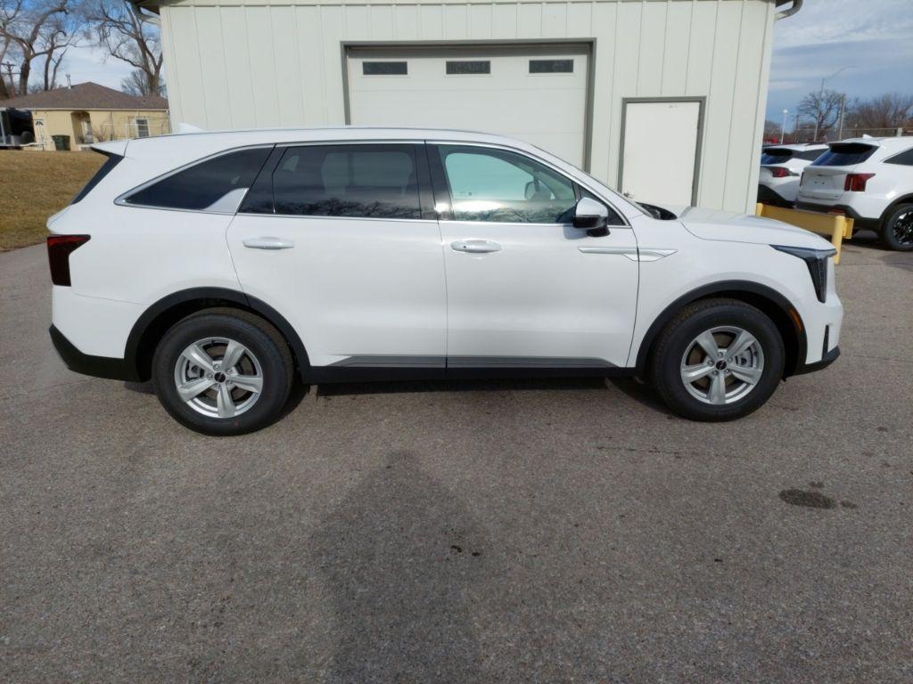 new 2026 Kia Sorento car, priced at $34,395