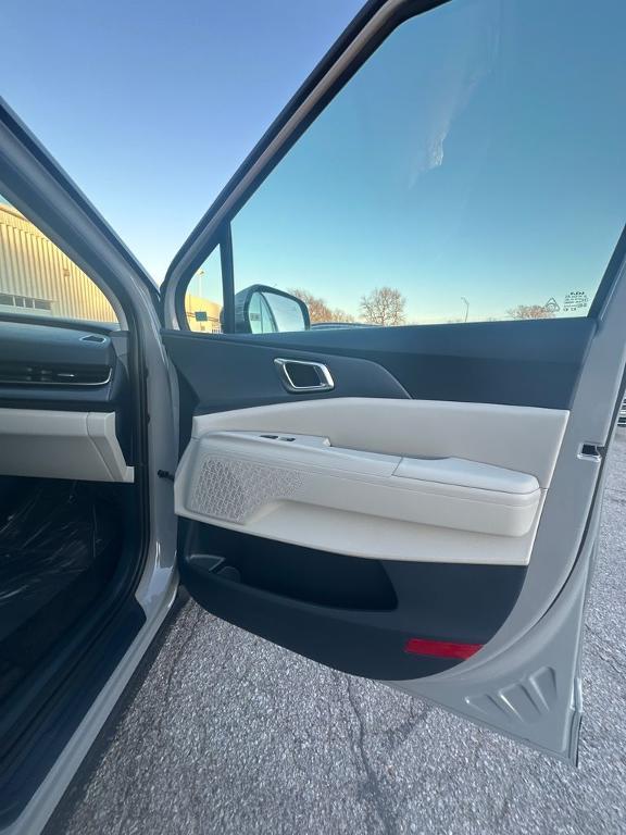 new 2026 Kia Carnival car, priced at $42,307