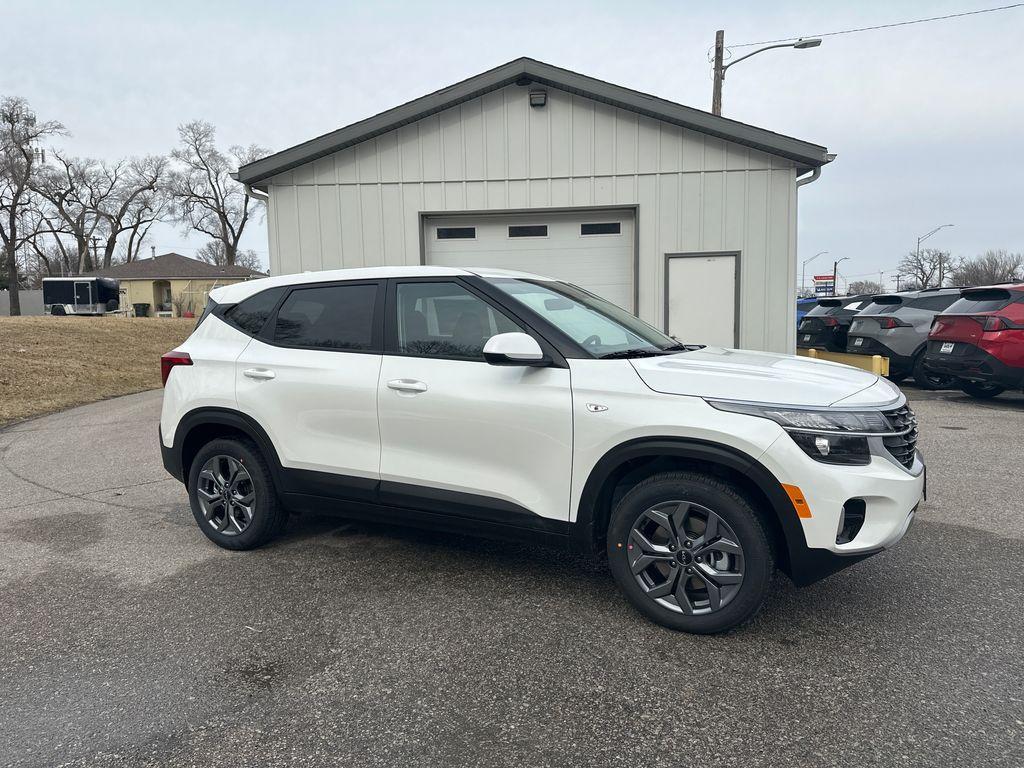 new 2026 Kia Seltos car, priced at $27,085