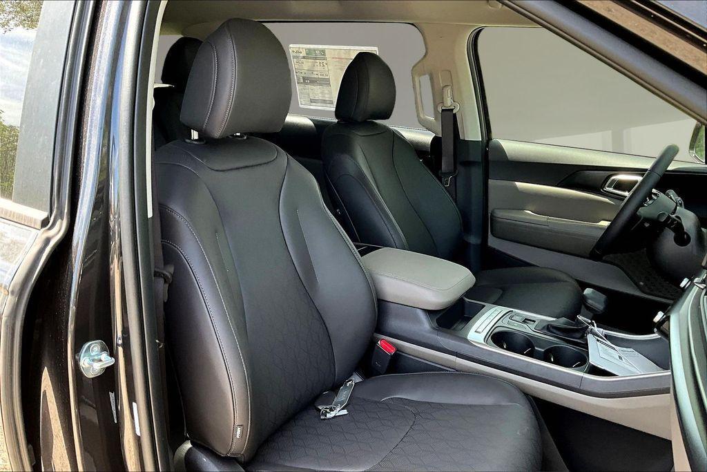 new 2026 Kia Carnival car, priced at $41,668