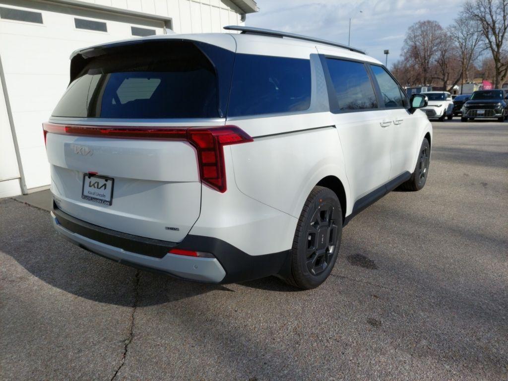 new 2026 Kia Carnival Hybrid car, priced at $44,749