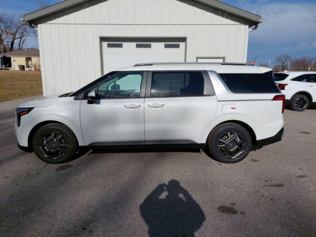 new 2026 Kia Carnival Hybrid car, priced at $44,749