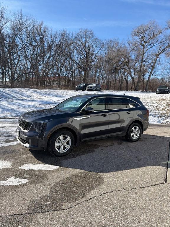 new 2025 Kia Sorento car, priced at $32,577