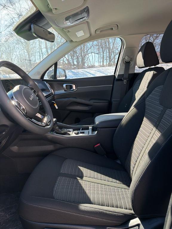 new 2025 Kia Sorento car, priced at $32,577