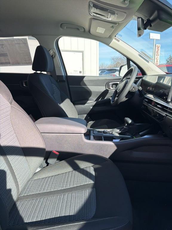 new 2025 Kia Sorento car, priced at $32,577