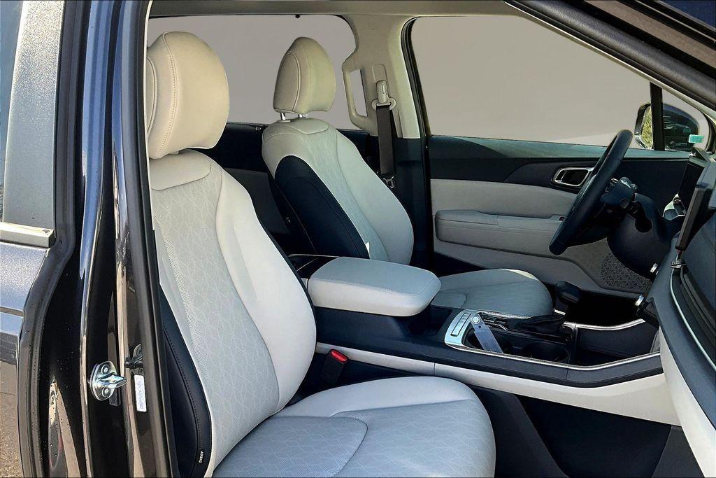 new 2026 Kia Carnival car, priced at $43,610