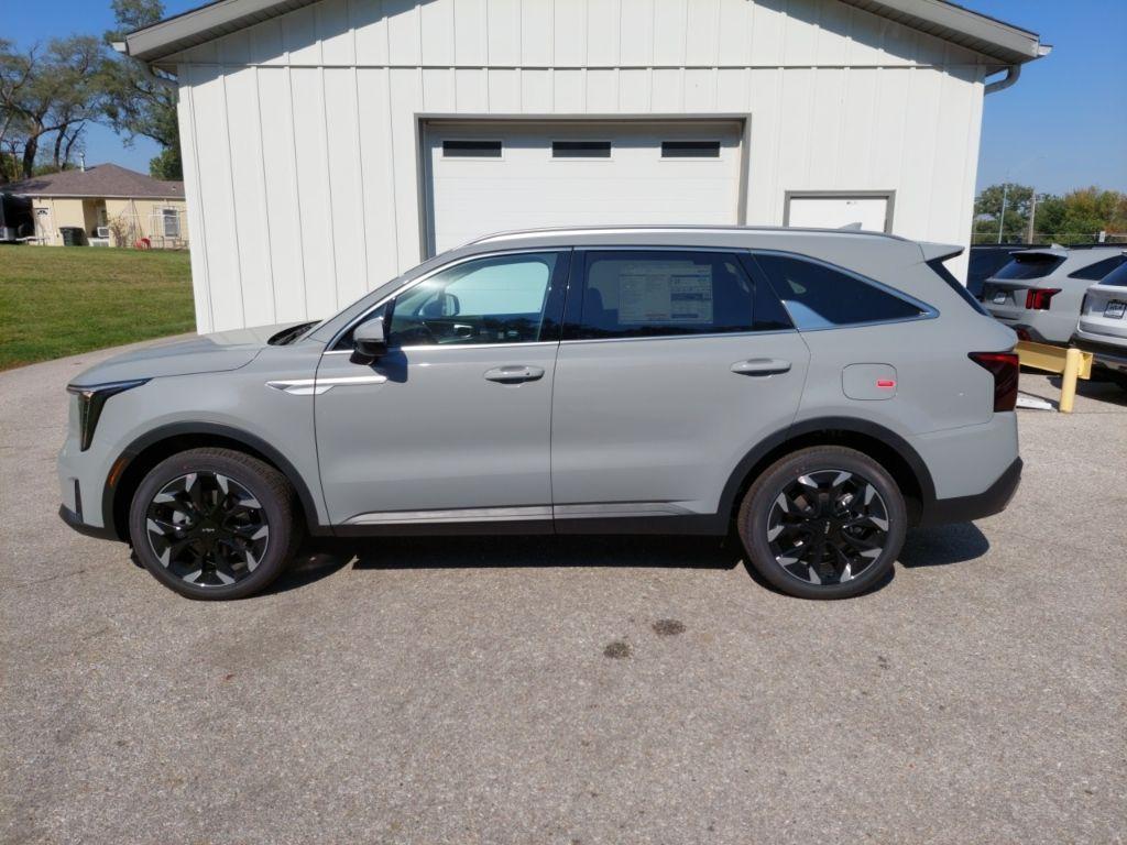 new 2026 Kia Sorento car, priced at $42,155