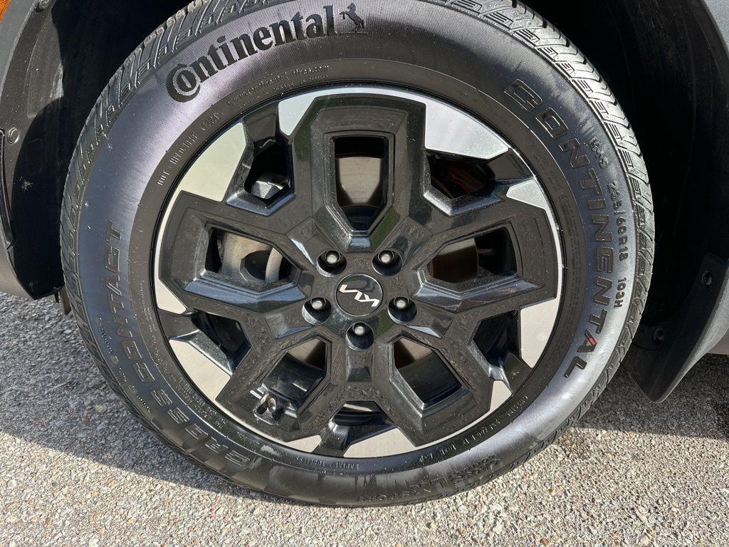 used 2025 Kia Sorento car, priced at $31,179