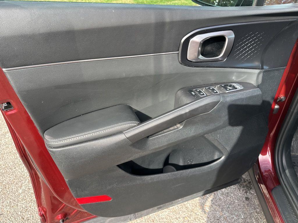 used 2025 Kia Sorento car, priced at $31,179