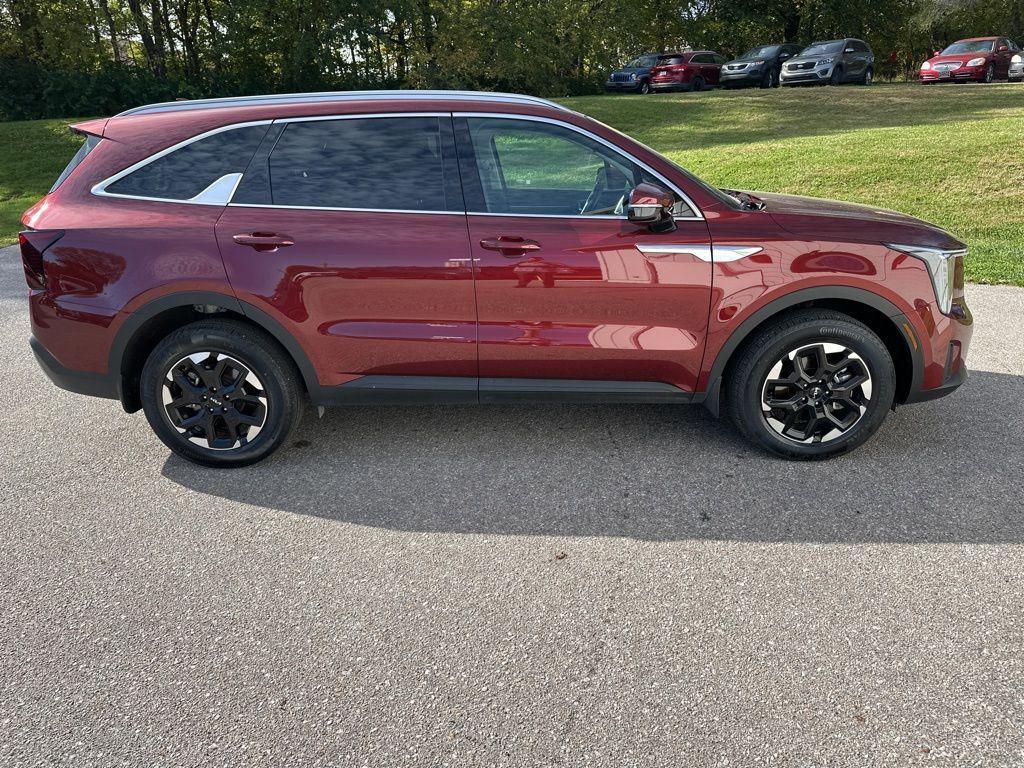 used 2025 Kia Sorento car, priced at $31,179