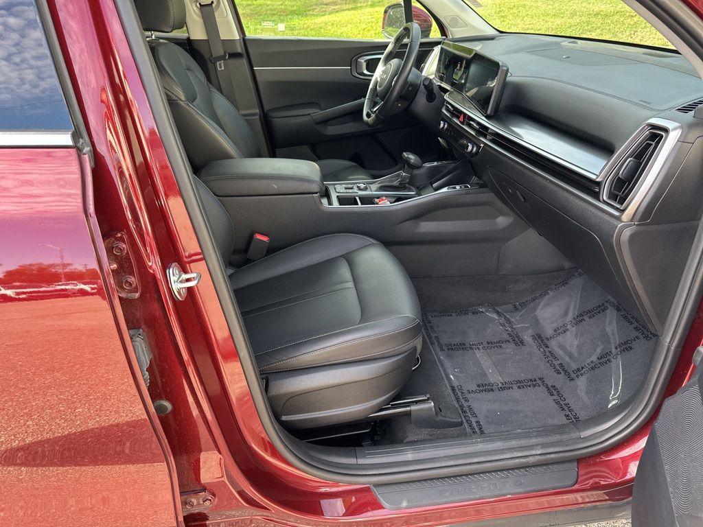 used 2025 Kia Sorento car, priced at $31,179
