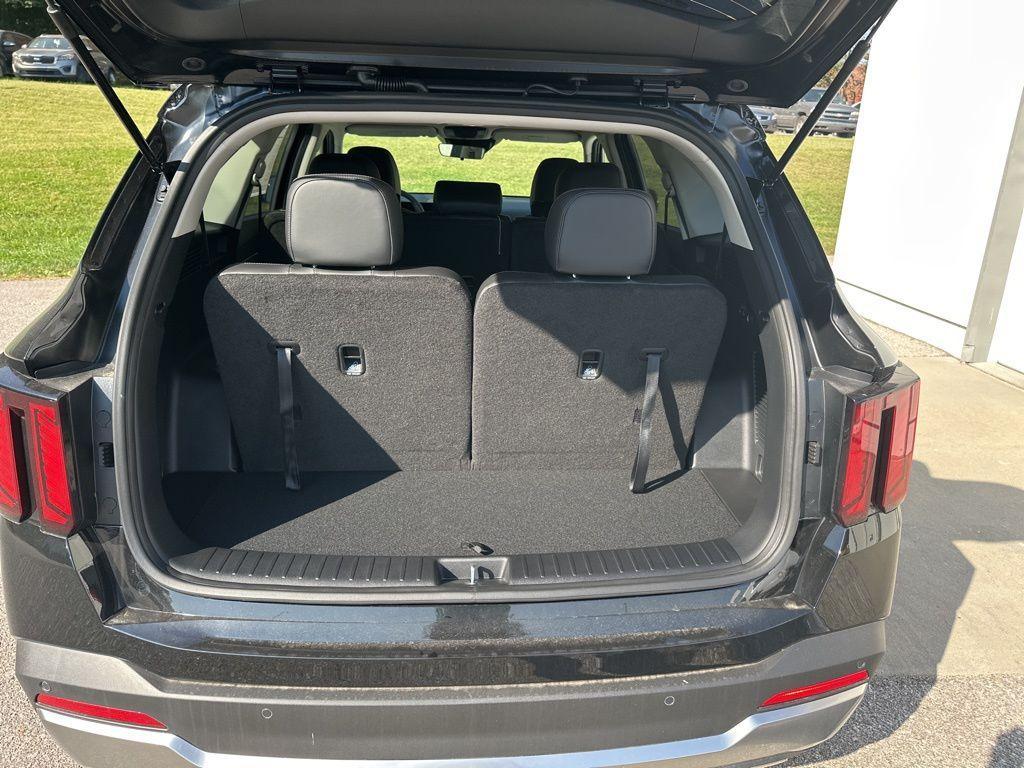 new 2025 Kia Sorento car, priced at $38,412