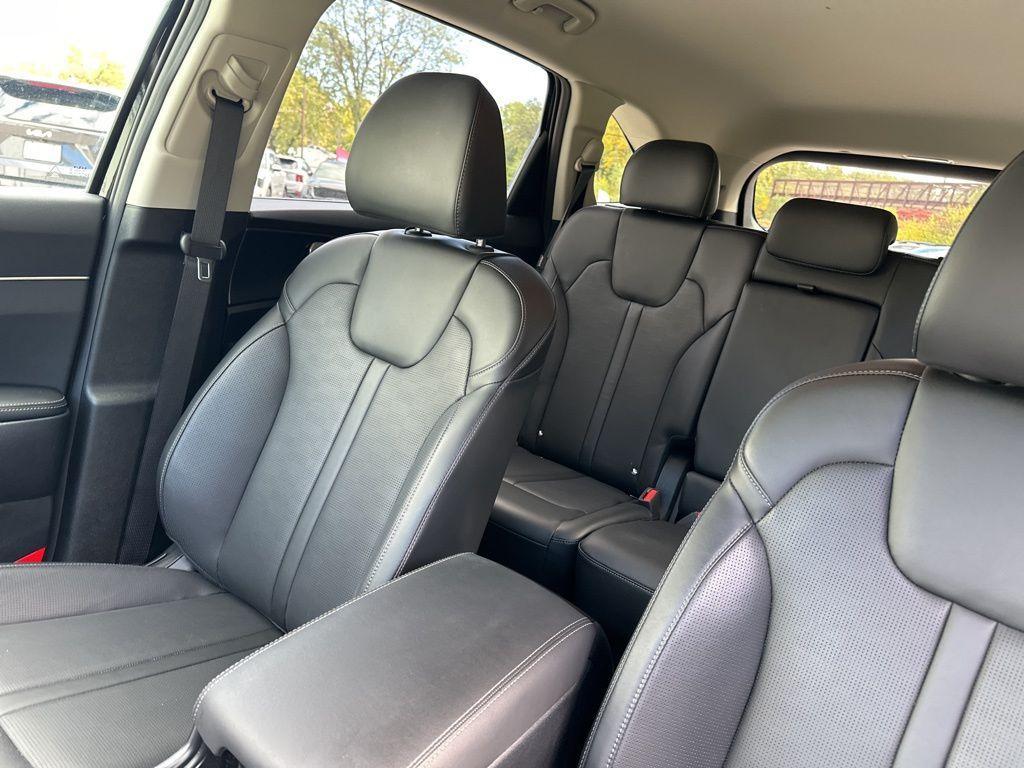 used 2025 Kia Sorento car, priced at $31,591