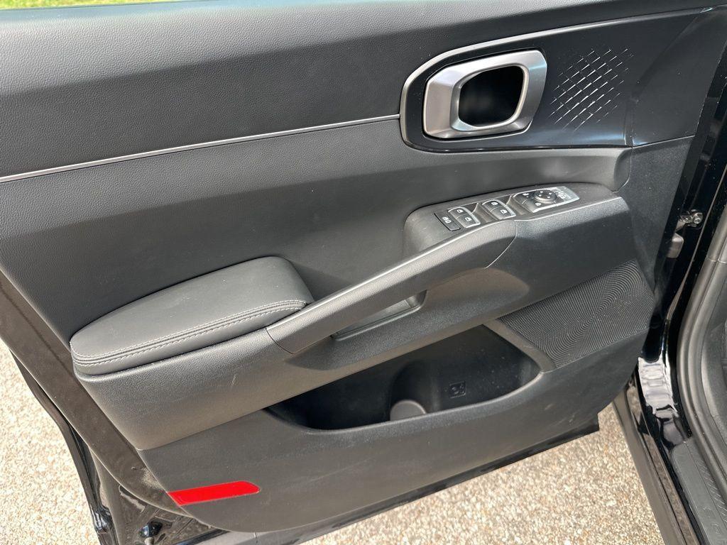 used 2025 Kia Sorento car, priced at $31,591