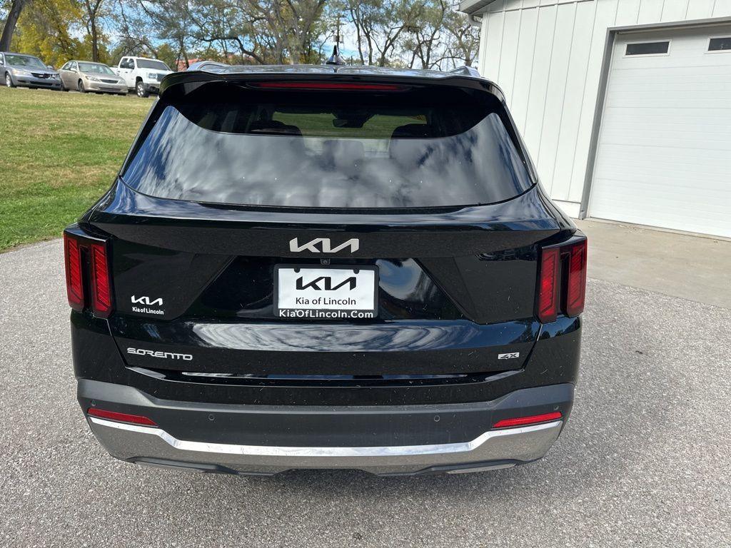 used 2025 Kia Sorento car, priced at $31,591
