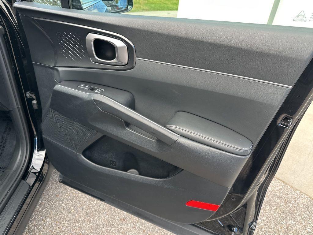 used 2025 Kia Sorento car, priced at $31,591