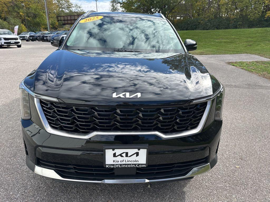 used 2025 Kia Sorento car, priced at $31,591