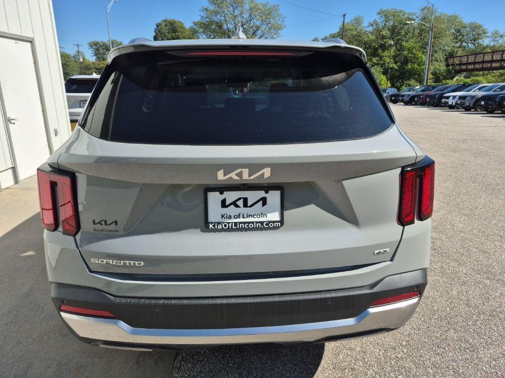 new 2025 Kia Sorento car, priced at $38,321