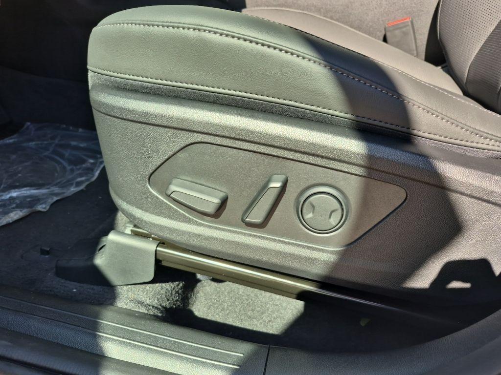 new 2025 Kia Sorento car, priced at $38,321