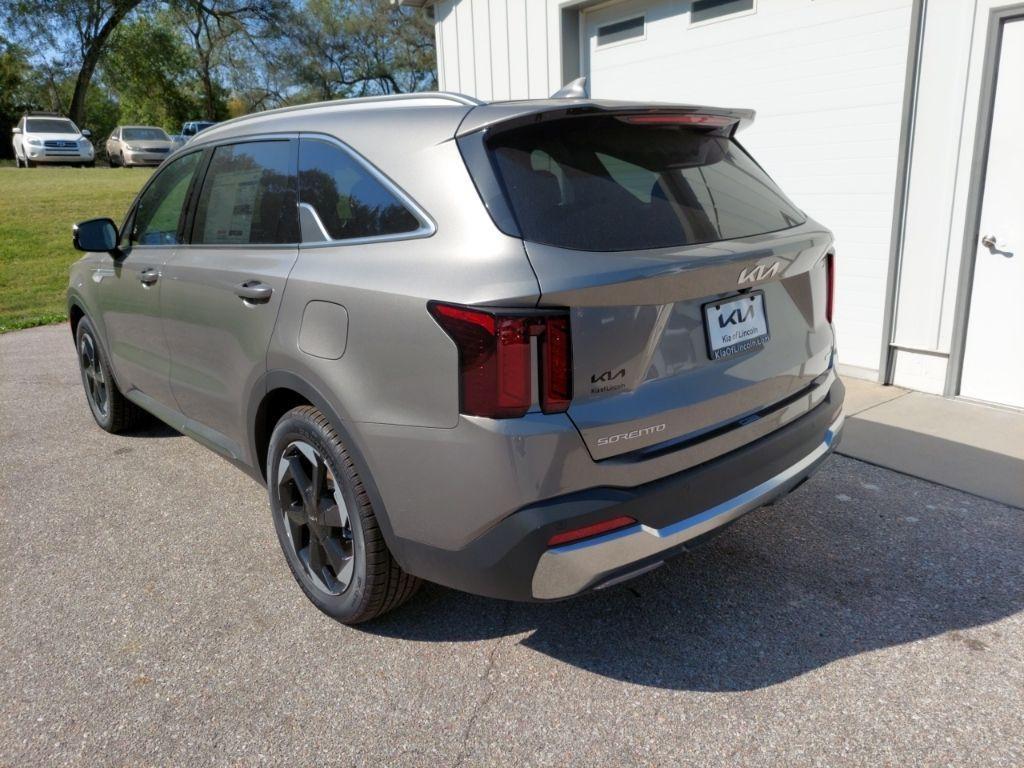 new 2025 Kia Sorento Hybrid car, priced at $42,052