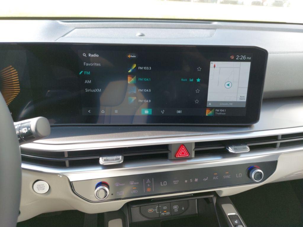 new 2025 Kia Sorento Hybrid car, priced at $42,052