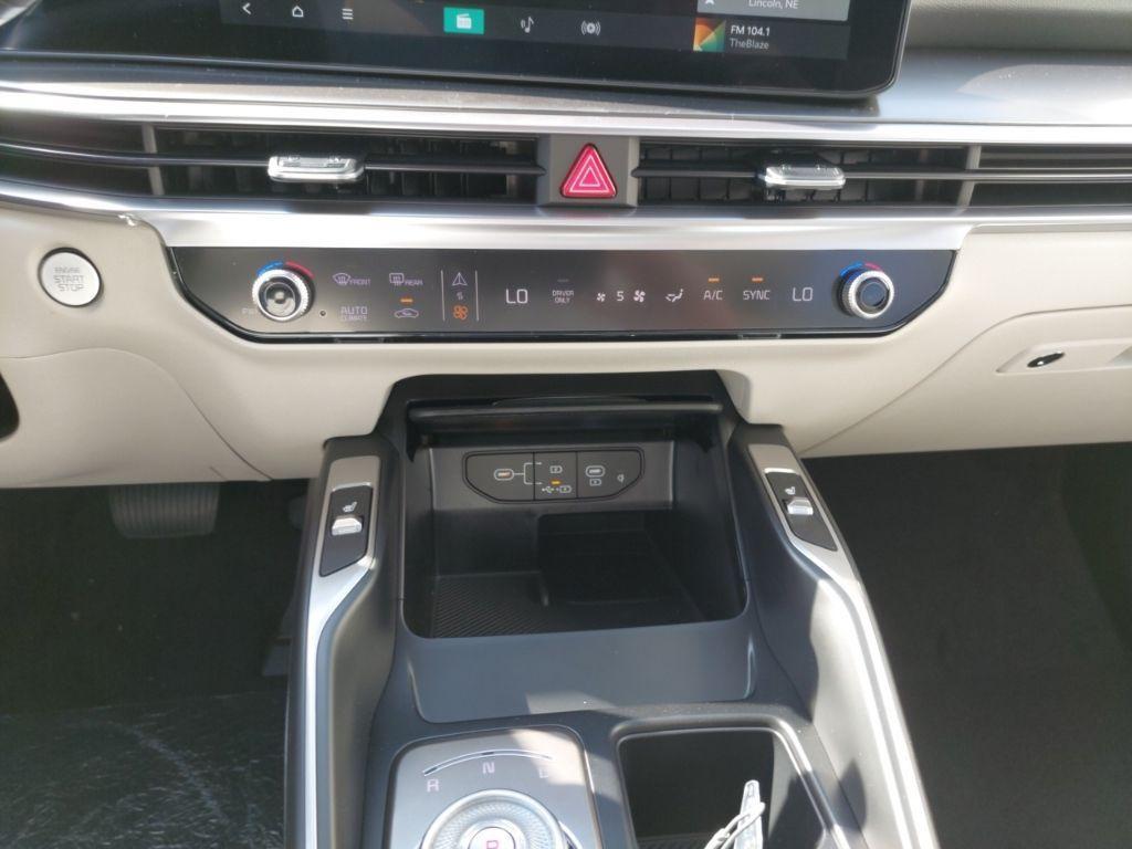 new 2025 Kia Sorento Hybrid car, priced at $42,052