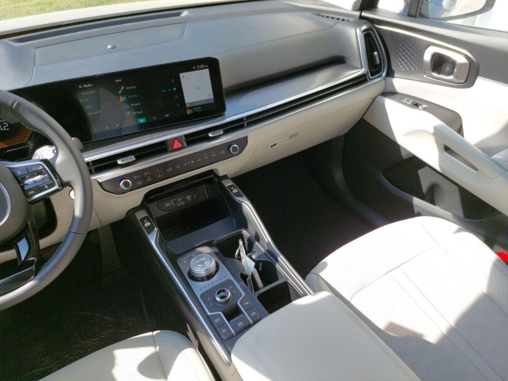 new 2025 Kia Sorento Hybrid car, priced at $42,052